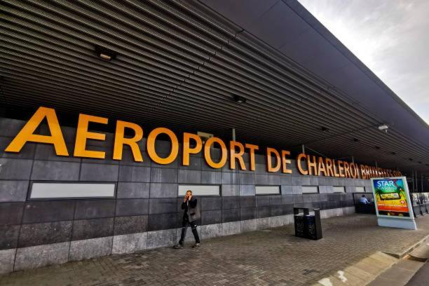 Station 64 A2 Bruxelles-Charleroi-Airport Apartment Exterior photo